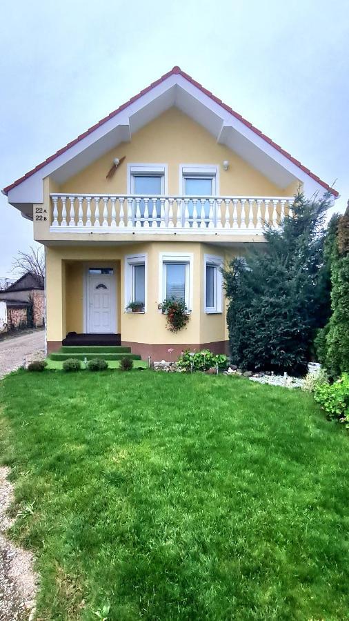 Modern & Cozy House With 3 Bed Rooms And Garden Bratysława Zewnętrze zdjęcie